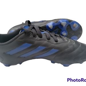 Adidas Soccer Youth Cleats. EUC